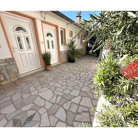 Apartments Okuka Тиват Екстериор снимка