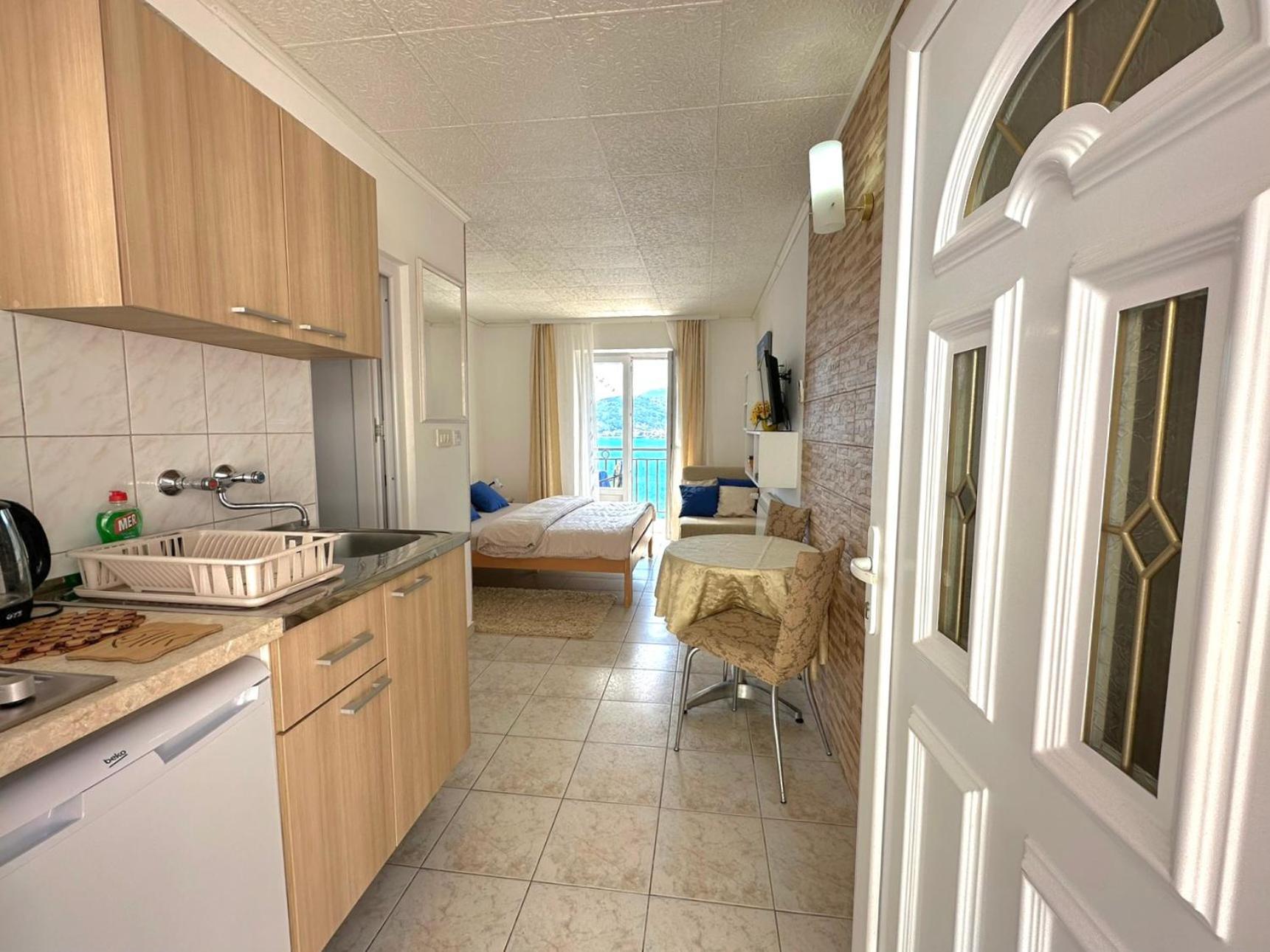 Apartments Okuka Тиват Екстериор снимка