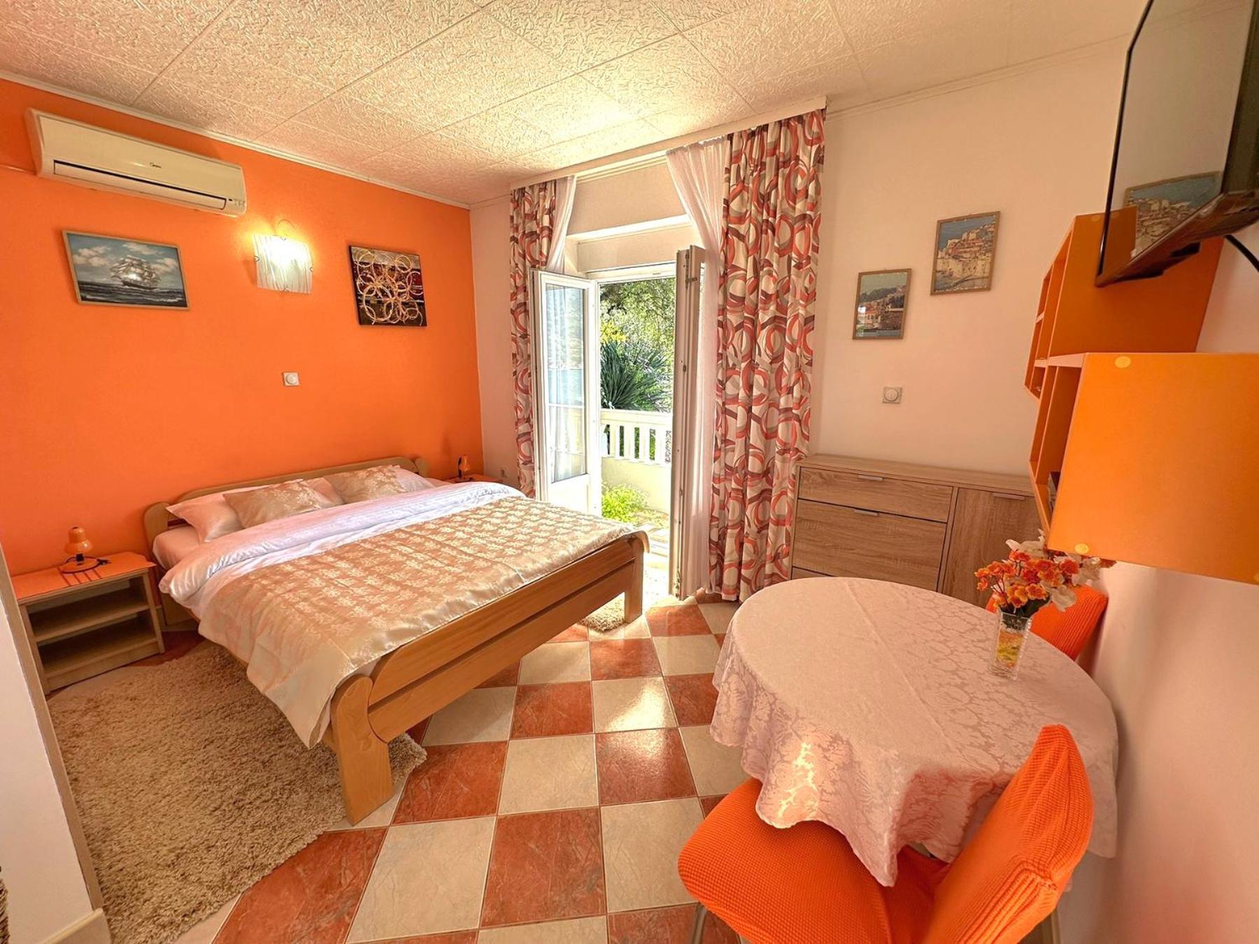 Apartments Okuka Тиват Екстериор снимка