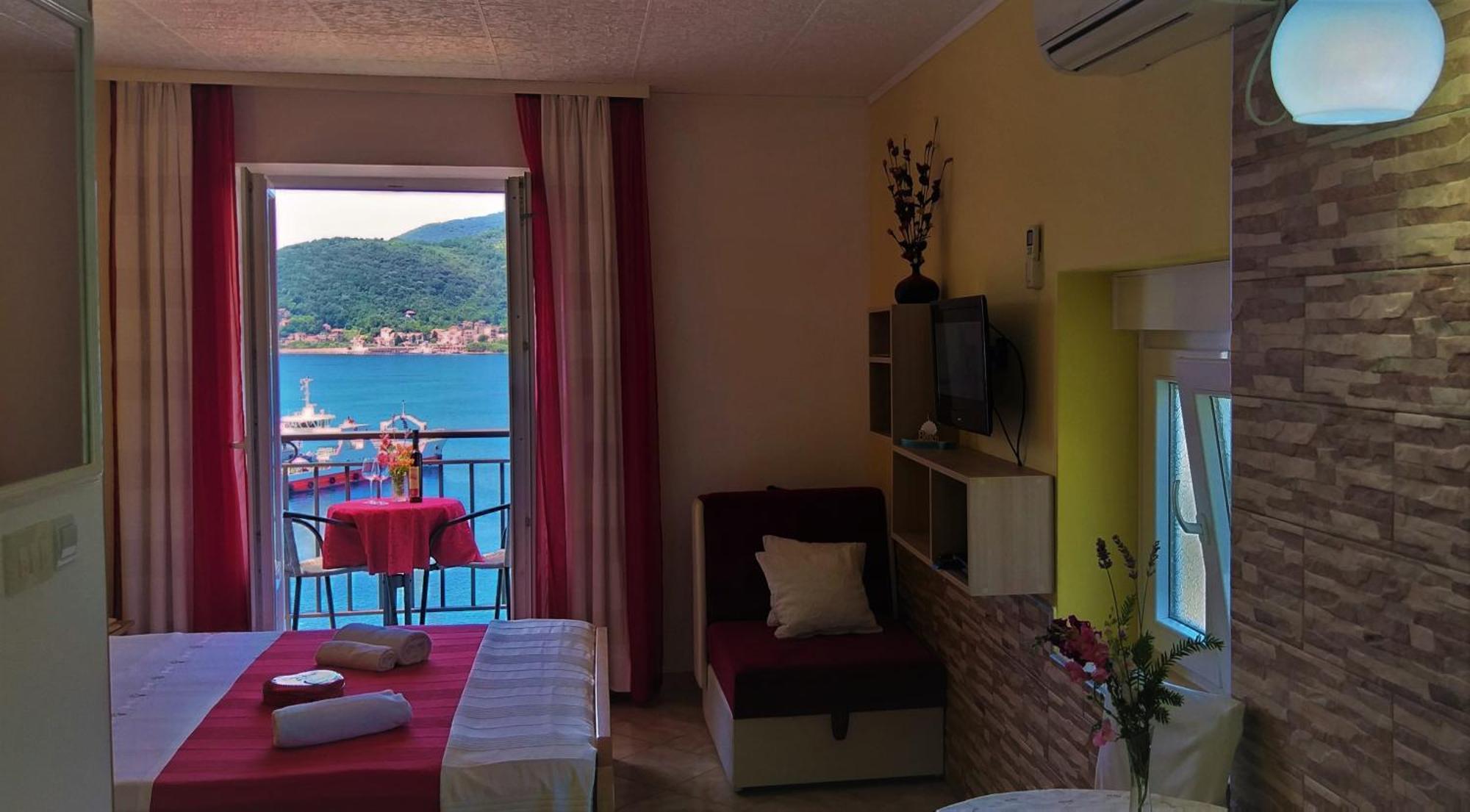 Apartments Okuka Тиват Стая снимка