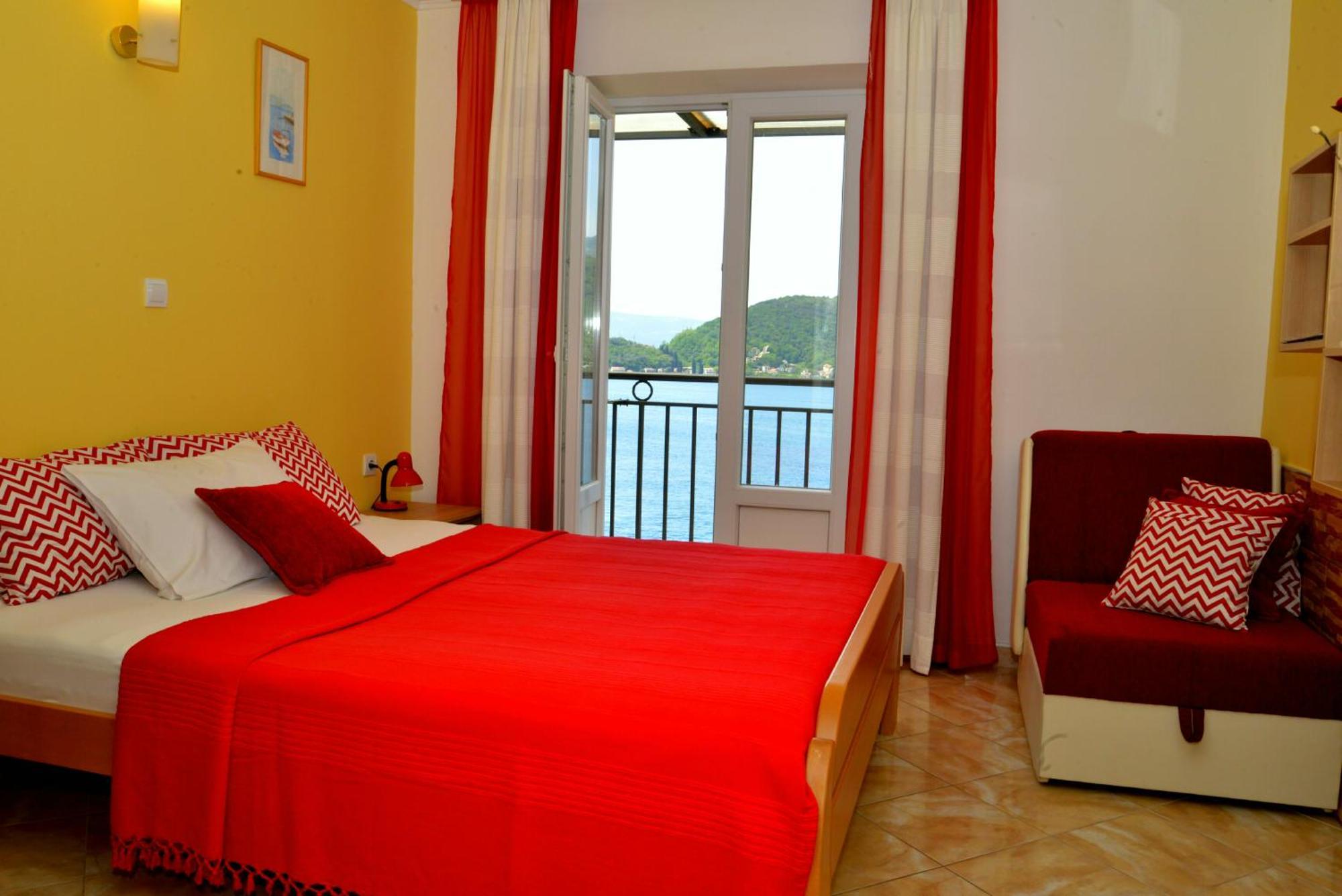 Apartments Okuka Тиват Стая снимка
