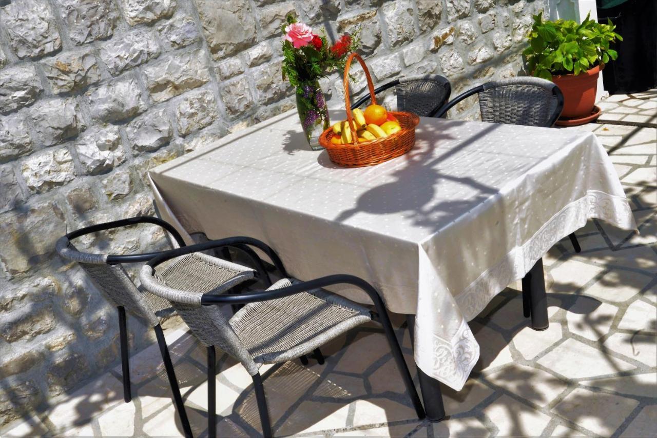 Apartments Okuka Тиват Екстериор снимка