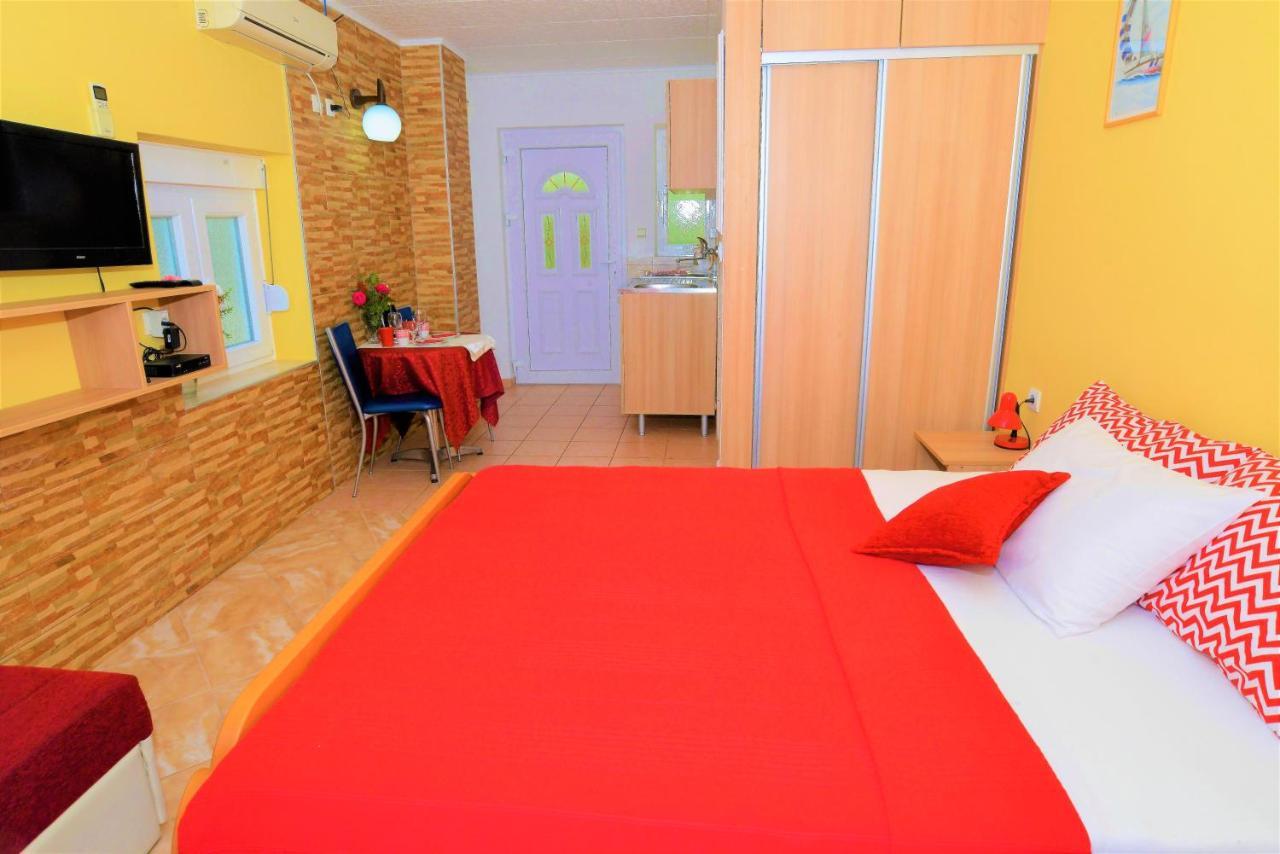 Apartments Okuka Тиват Екстериор снимка